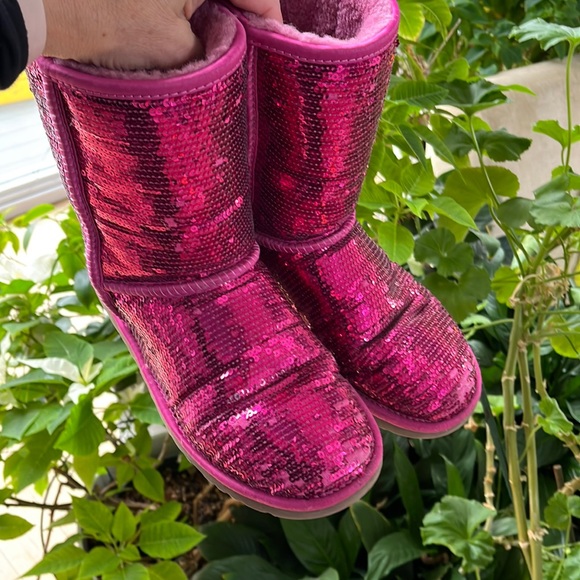 Ugg Classic Short Boots Pink Sequins 7 - Picture 4 of 9